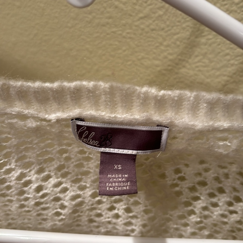 Chelsea 28 woman's white sweater with a cutout in the back - Picture 5 of 9